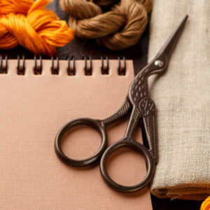 Fabric cutting scissor